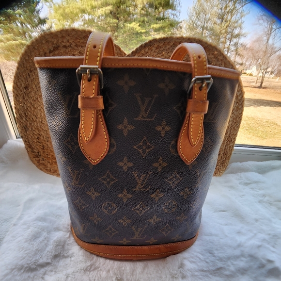 LV Monogram PM Bucket Bag - Picture 11 of 16